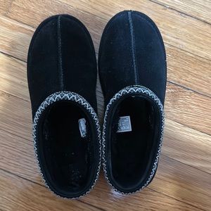 Black Tasman Uggs for saleee